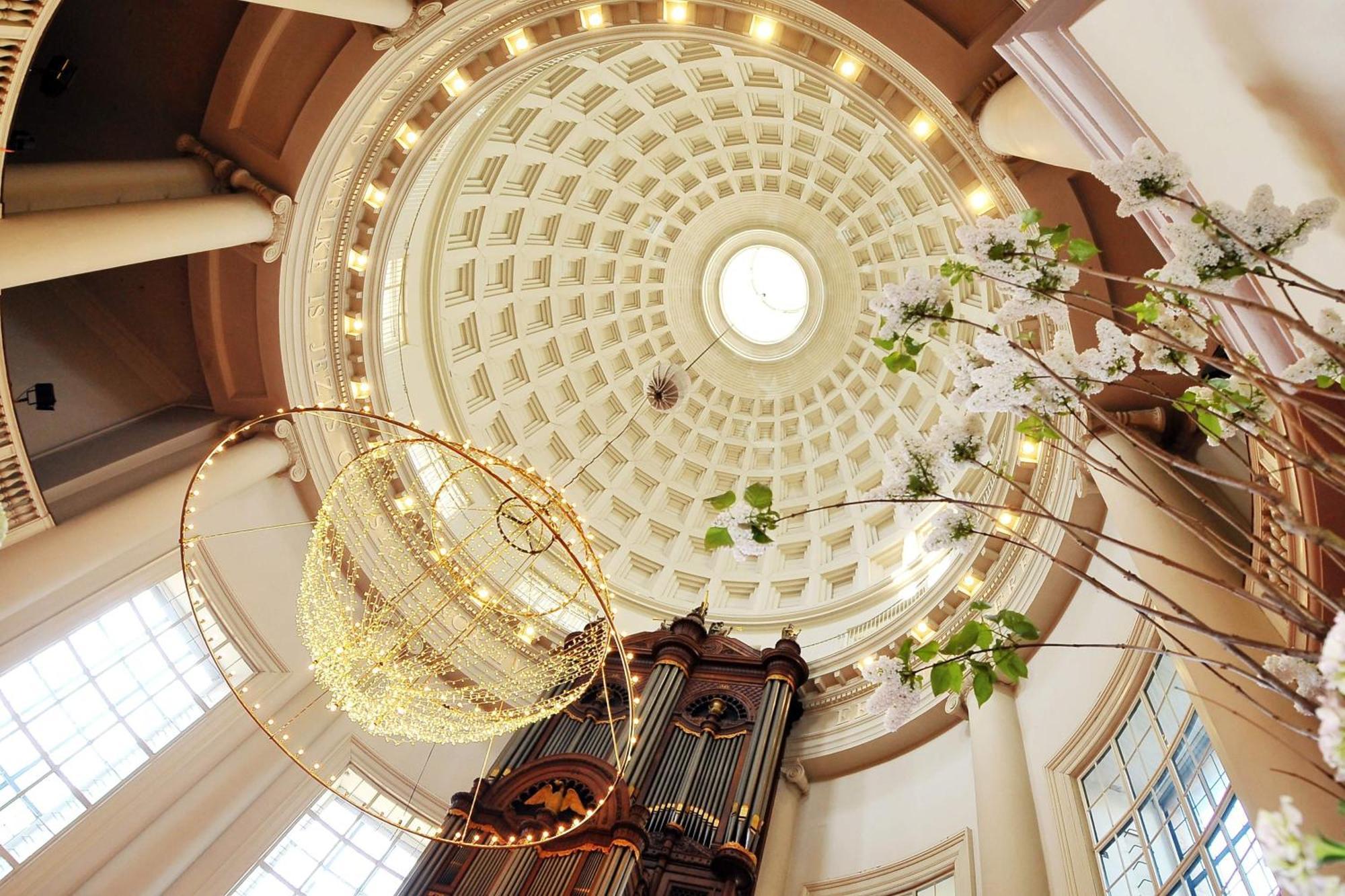 Renaissance Amsterdam Hotel Exterior foto The ceiling of the main hall
