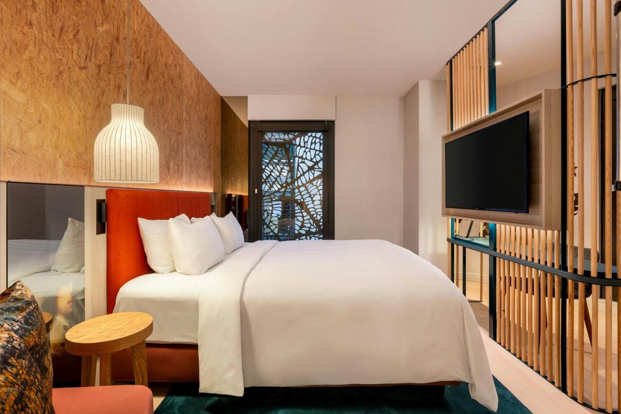 Renaissance Amsterdam Hotel Exterior foto A guest room at the hotel
